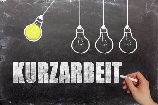 Foto: Tafel mit Aufschrift Kurzarbeit